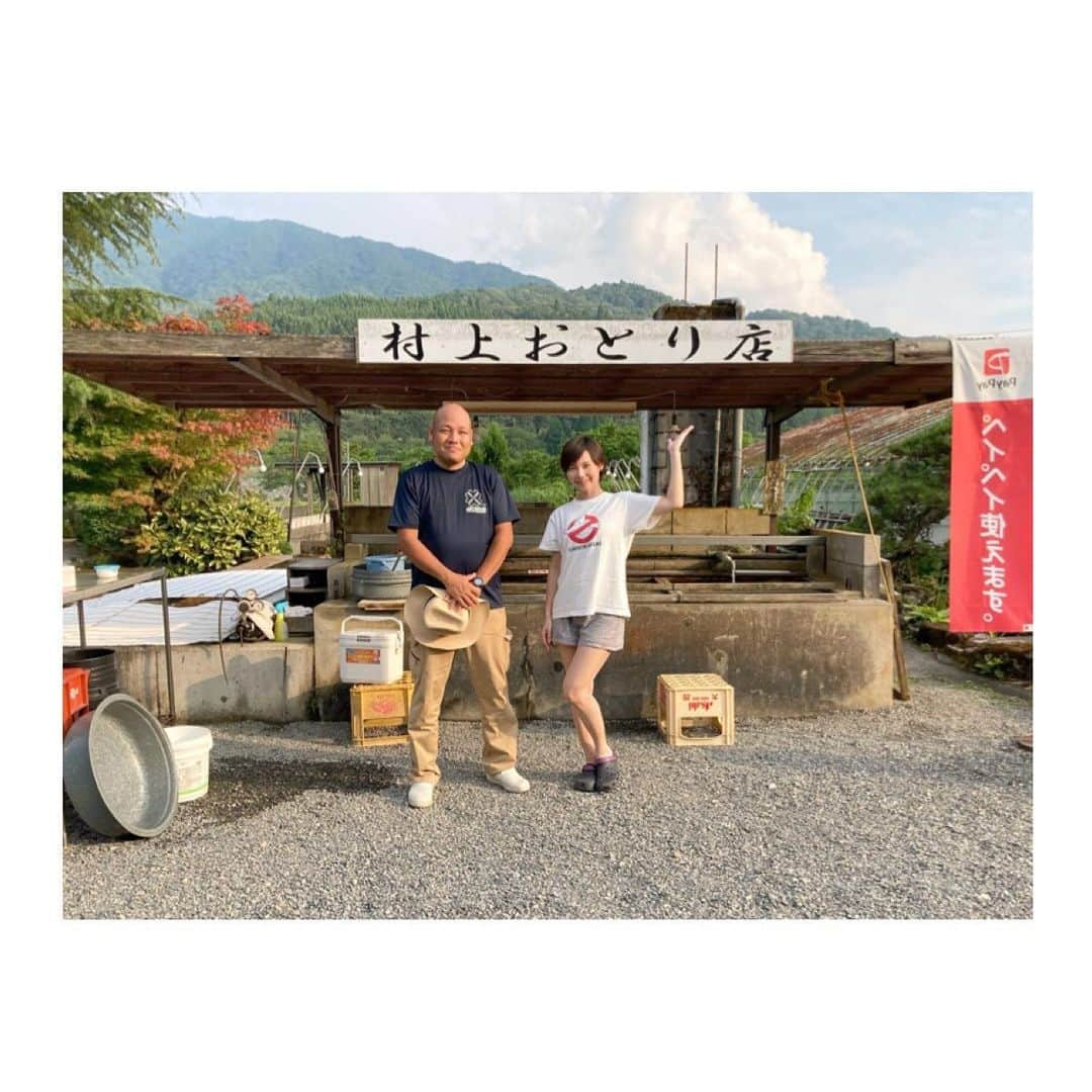 藤谷香々のインスタグラム：「‪滋賀県　安曇川の前にある 村上おとり店さん♪‬  ‪‬ 発売中のつり人社さんの 雑誌にも村上おとり店さん 掲載されてます⭐️  ‪おとりもいいサイズと泳ぎ♪ paypayも使えるし 広い駐車場もお借りできるし すごく釣りに行きやすい 環境で毎日川の情報も UPしてもらってるおかげで 大漁でした♡  釣果載せてもらった(๑´ڡ`๑) 村上さんに会うたび ほんとにいつも お肌のきれいさに驚く！  ‪#滋賀県 #鮎釣り #村上おとり店 #鮎 #釣り‬ #つり人社 #安曇川 #釣りガール #雑誌」