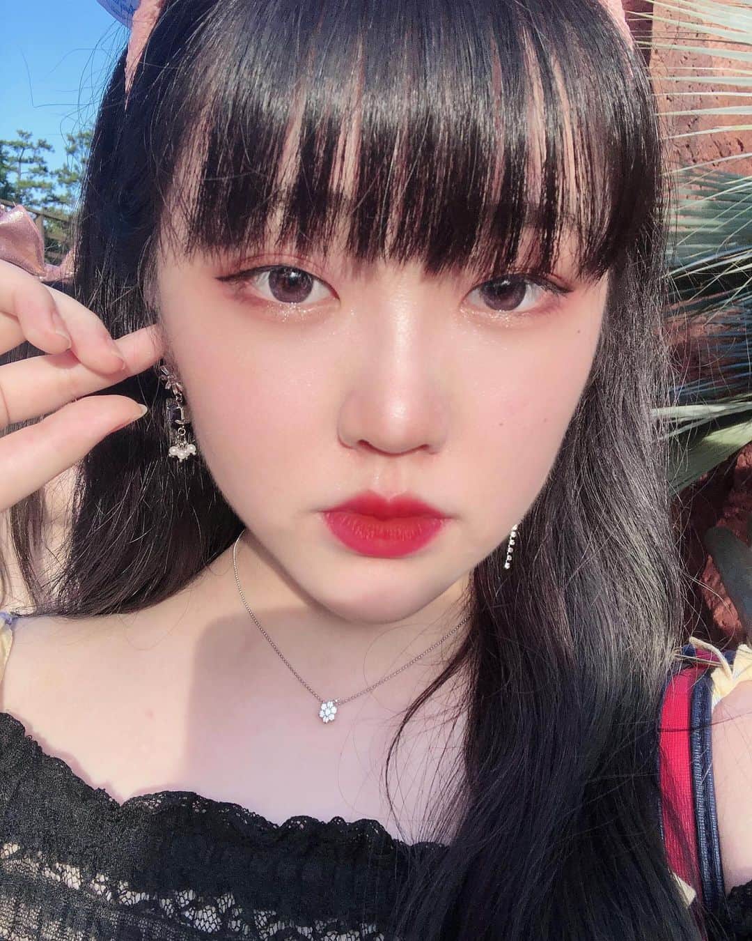 のインスタグラム：「約22時をお知らせします  머리 걍 검은색으로 보인당」