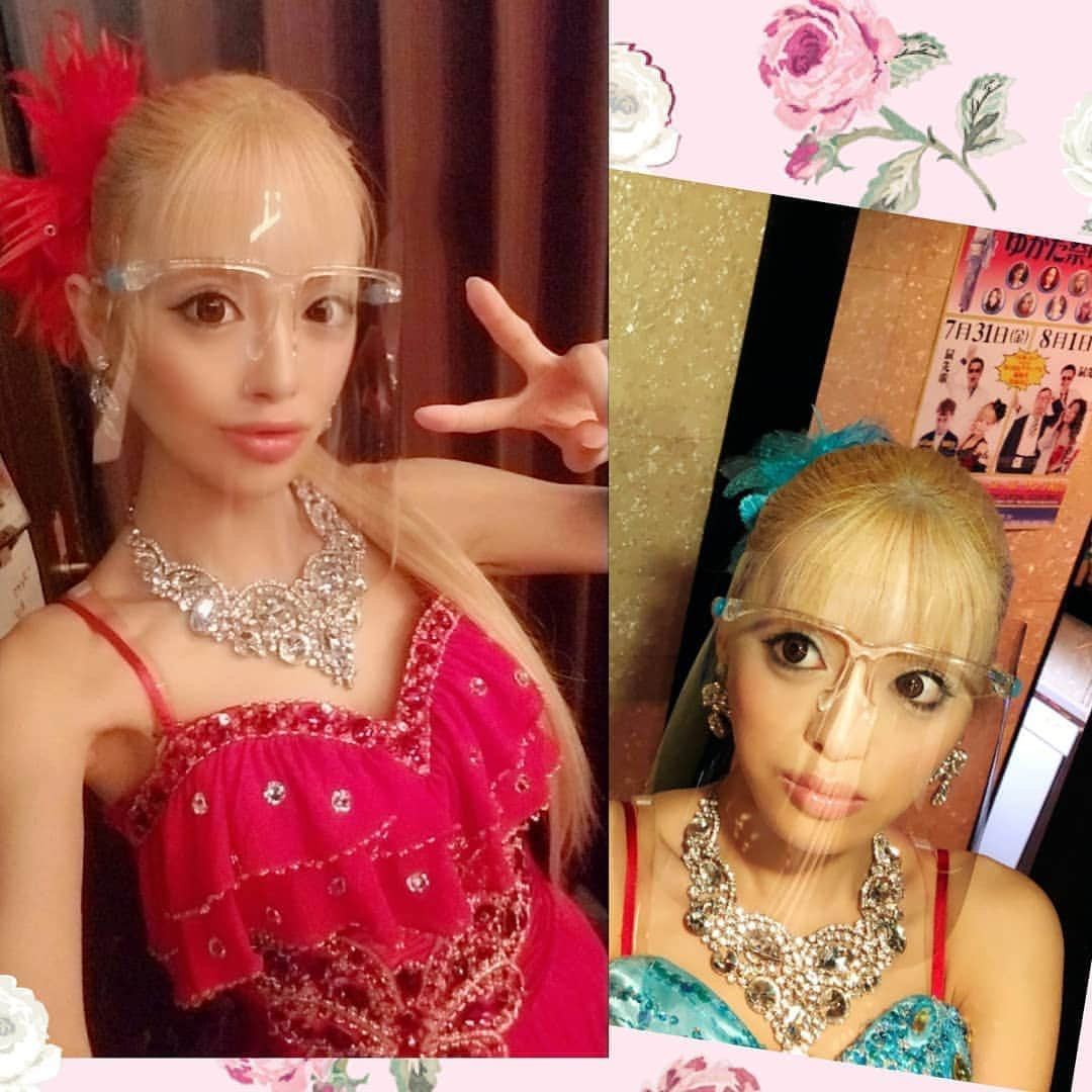 白咲姫香さんのインスタグラム写真 - (白咲姫香Instagram)「今月の歌芸夢者のスケジュール出ました♡ 急なのですが今週の金土(7日8日)に出演致します^_^♡  こんなご時世ですので"来てください"とは私からは言えないのですがよろしくお願い致します♡  写真はこないだのお仕事の♡  タイトルは、『フェイスシールドHimekashirosaki』です(笑)長い(笑) 右の写真はロメロさんの盗撮コレクションです(笑)  当たり前だと思っていた過去の毎日は本当に何一つ当たり前ではなく、有り難い日々だった。それを当たり前だと思って過ごして気づけなかった自分が本当に馬鹿だったと悔やまれます。だからコロナになって大変な状況になった今、一日一日をもっともっと大切に生きていこうって思いました。そして良くして下さった方達にも、もっともっと沢山返していきたいです♡  そして、お仕事が全然出来ない今、8月は1ヶ月間ふわっちの配信も毎日出来る様に 挑戦もしてみたいなと思います♡ イベントにも挑戦中！！！  今しか毎日みんなに会えないかもしれないし、何があるか先の事はわからないので、今は毎日やれる事を頑張ります♡ ふわっちのアプリダウンロードと私のアカウントのフォロー、私の通知設定もよろしくお願い致します♡ Twitterもふわっちと連動してるのでフォローお願いします♡  そしてTikTokの登録もよろしくお願いします♡ アカウントは@himeka_shirosakiです♡ 名前は♡白咲姫香です♡ 私もTikTokが全然よくわかっていないのでTwitterからだと確実に飛べますので是非よろしくお願い致します♡^_^♡ そしてYouTubeもよろしくお願い致します♡ YouTubeはこちら↓↓↓ チャンネル名【Princess days】  URL【　https://www.youtube.com/channel/UCuFuDtmK82iOu7fypdRqrDw　】  チャンネル登録とイイね！もよろしくお願い致します♡ ． ． ♡Instagram♡→himeka_shirosaki ♡Twitter♡→@himekashirosaki ♡YouTube♡→Princess days ♡TikTok♡→@himeka_shirosaki ． ． ♡♡♡♡♡♡3月スケジュール♡♡♡♡♡♡♡♡♡♡【オープンイベント】 2月2日ブリデコ新年会(ロリータモデル出演) ♡♡♡♡♡♡♡♡♡♡♡♡ .【歌芸夢者】 3月18日(水)25日(水)♡♡♡♡♡♡ ♡♡♡♡♡♡【 CROKET MIMICTOKYO】3月9日(月)『コロナの影響でお店自体がお休みになりました』♡♡♡♡♡ ♡♡♡♡♡♡♡ . ..#Ayu #princess#白咲姫香 #バービー #美容 #Disney #姫にゃん #浜崎あゆみ #YouTube #babythestarsshinebright #ロリータ #キサラ #ライブ配信 #ビジネス #ayumi hamasaki #小悪魔ageha #ごはん #ドレス #M愛すべき人がいて #disneyprincess #Lolita#ふわっち  #TikTok #新型コロナウイルス #お姫様 #Barbie #安斉かれん #ディズニープリンセス #ロリィタ #あゆ」8月3日 21時45分 - himeka_shirosaki