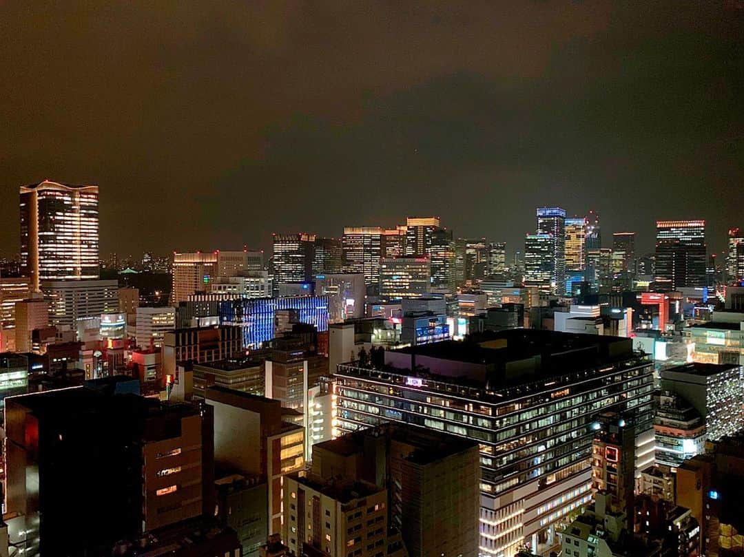 のインスタグラム：「Sweet dreams 💋  #japan #日本 #tokyo #東京 #銀座 #夜景 #幻想的 #まったり #goodnight  #おやすみ」