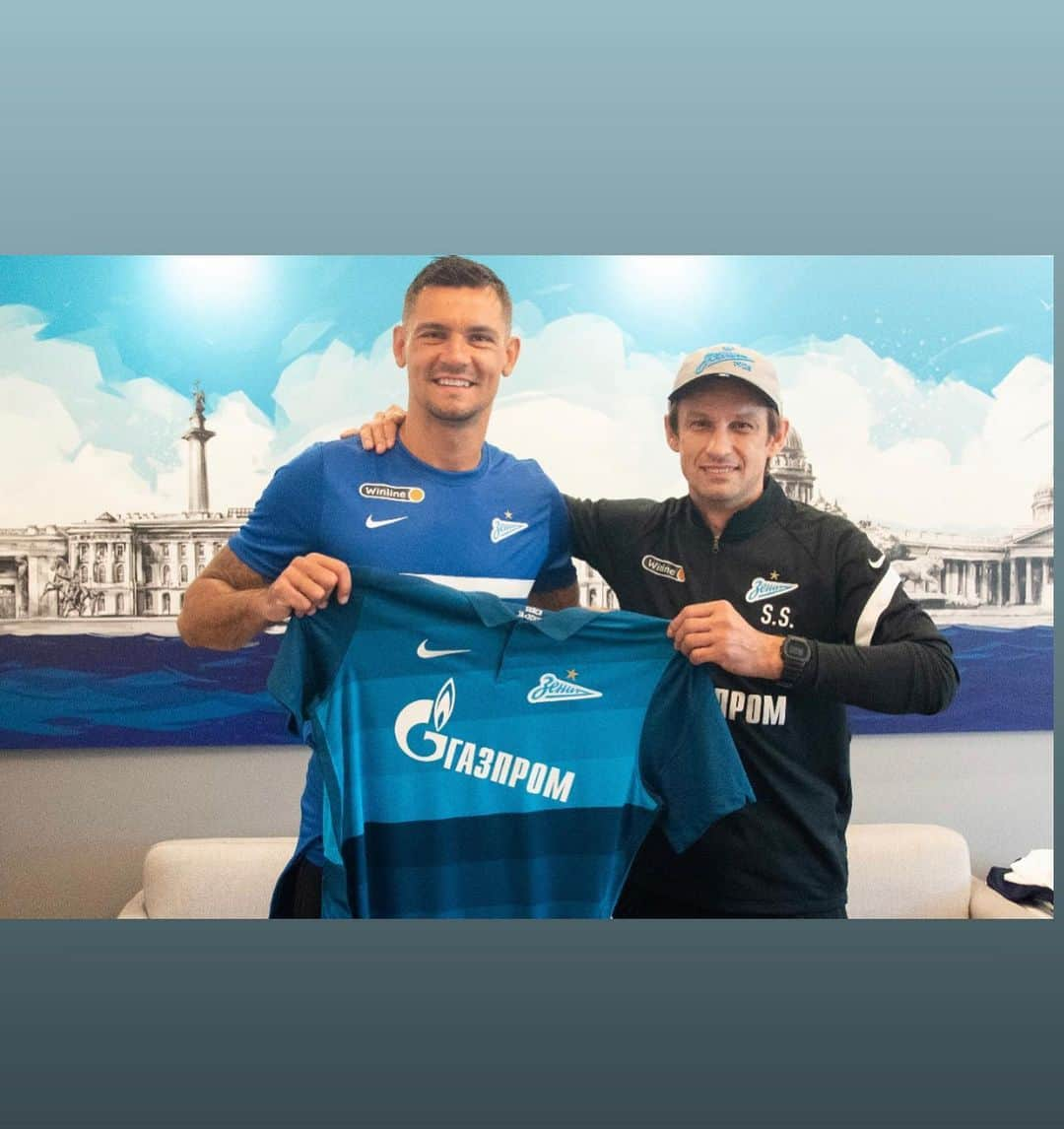 デヤン・ロヴレンさんのインスタグラム写真 - (デヤン・ロヴレンInstagram)「First day with my new team, had a nice welcome. Thank you guys 😁  @zenit_spb 🔵🔵🔵」8月3日 21時55分 - dejanlovren06