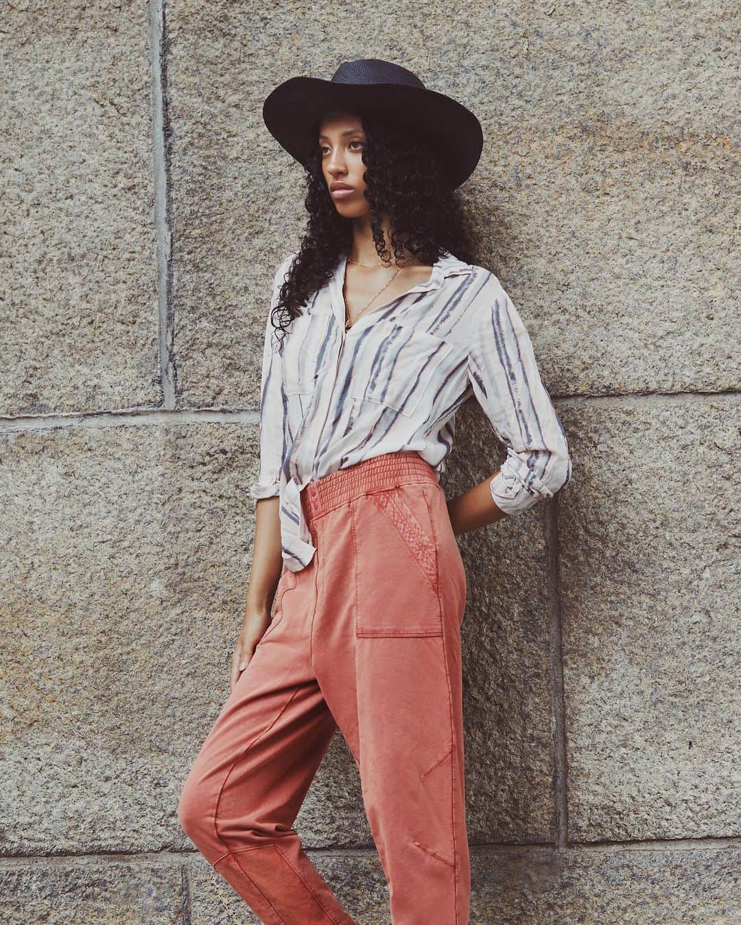 Anthropologieさんのインスタグラム写真 - (AnthropologieInstagram)「One jogger. Three ways.  Comment your favorite outfit below 👇 Shop the season's most versatile pant at the link in our bio!」8月3日 22時04分 - anthropologie