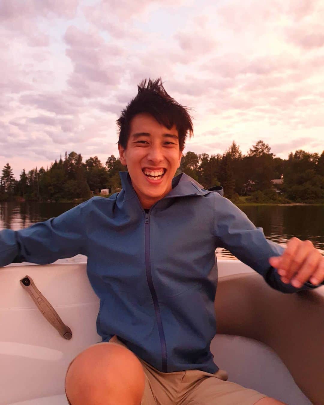のインスタグラム：「Dont mind the messy hair.🚤」