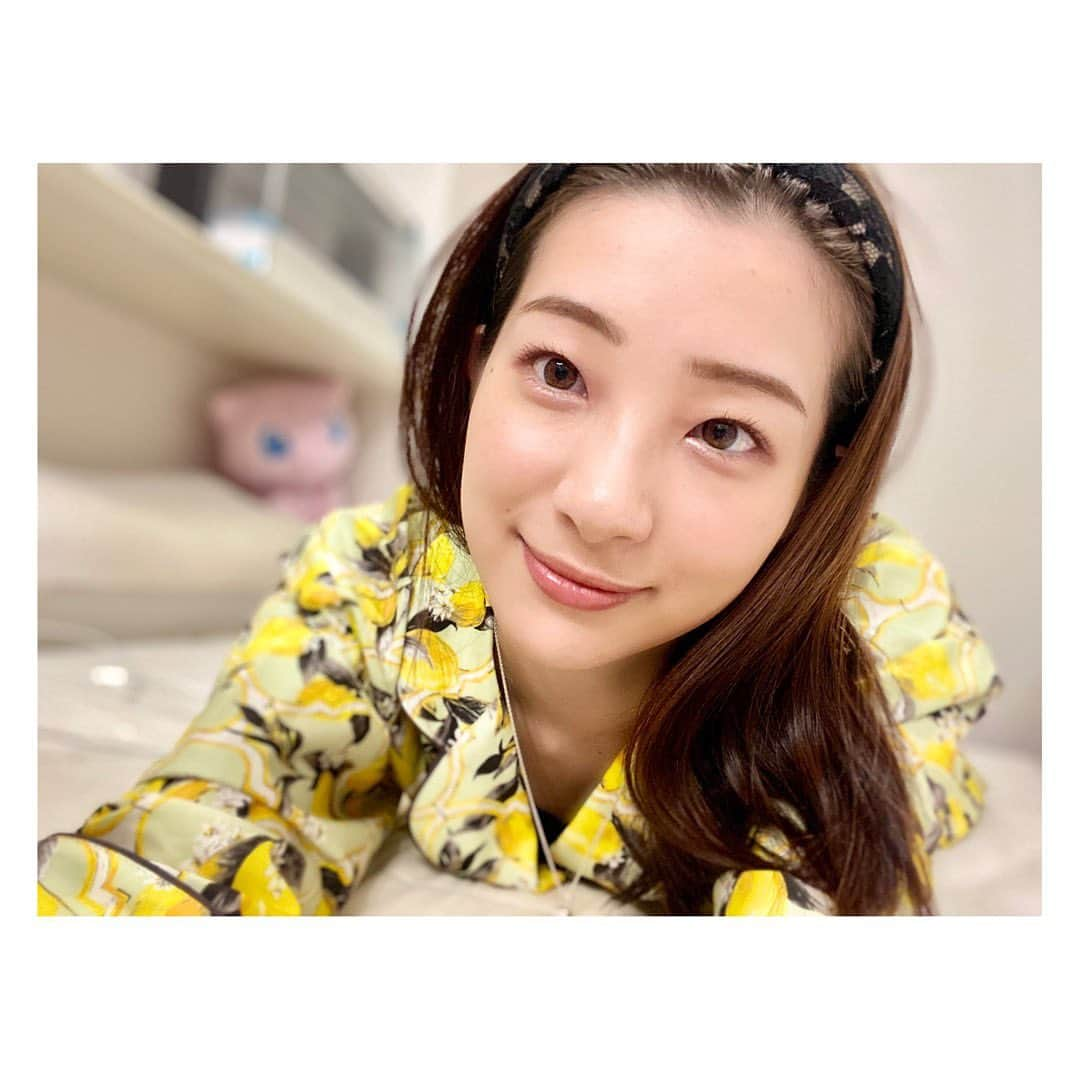 足立梨花さんのインスタグラム写真 - (足立梨花Instagram)「新しく買ったコスメたちでメイクして遊んだ🥰💄﻿ こういうときこそお家でいろんなメイクのやり方を発見できて楽しいよね！﻿ ﻿ ﻿ ベース…﻿ コスメデコルテ @cosmedecortejp  ＊サンシェルター トーンアップCC 10﻿ ﻿ ファンデーション&コンシーラー…﻿ ルナソル @lunasolofficial  ＊グロウイングシームレスバーム OC02﻿ ＊シームレスコンシーリングコンパクト 01﻿ ﻿ パウダー…﻿ エレガンス @elegance_cosmetics  ＊ラ プードル オートニュアンス Ⅳ﻿ ﻿ ハイライト…﻿ ディオール @diormakeup  ＊スキンミネラルヌードルミナイザーパウダー 02﻿ ﻿ シェーディング…﻿ トゥーフェイスド @toofacedlovesjapan  ＊スウィーティーパイラディアントマットブロンザー﻿ ﻿ チーク…﻿ マック @maccosmeticsjapan  ＊グロープレイブラッシュ チーキーデビル﻿ ﻿ アイシャドウ…﻿ コスメデコルテ @cosmedecortejp  ＊アイグロウジェム PK801 RD400﻿ アディクション @addictionbeauty_official  ＊ザアイシャドウ 079﻿ ﻿ アイブロウ…﻿ エレガンス @elegance_cosmetics  ＊パーフェクトブロウパウダー BR20﻿ ケイト @kate.tokyo.official_jp  ＊3Dアイブロウカラー BR-3﻿ ﻿ マスカラ…﻿ レアナニ @leananipremium  ＊プレミアムボリューム&カールマスカラ ナチュラルブラウン﻿ ﻿ アイライナー…﻿ メイベリン @maybellinejp  ＊EVラスティングジェルライナー BR-2﻿ レアナニ @leananipremium  ＊プレミアムリキッドアイライナー ブラックブラウン﻿ ﻿ ビューラー…﻿ シュウウエムラ  @shuuemura  ＊エレクトリックゴールド ピカシュウプレミアムアイラッシュカーラー﻿ ﻿ リップ…﻿ ボビィブラウン @bobbibrownjapan  ＊クラッシュドリップカラー バフ﻿ ﻿ まつ毛美容液…﻿ リバイタラッシュ @revitalashcosmetics.japan  ＊リバイタラッシュアドバンスジャパン まつげコンディショナー」8月3日 22時15分 - adacchee