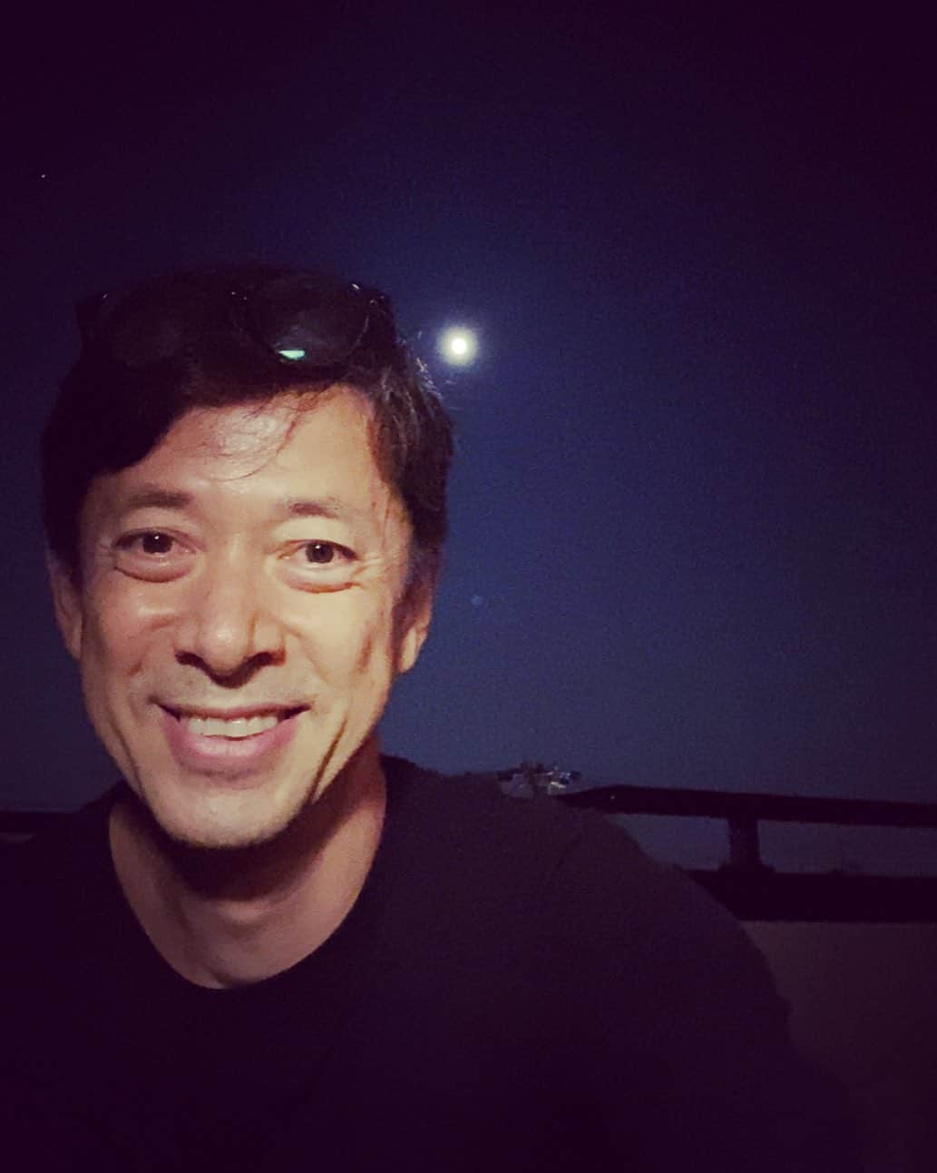 西川忠志さんのインスタグラム写真 - (西川忠志Instagram)「満月のもと  8月の満月🌕のもと 月夜のひとりインスタライブを 配信させて頂きました。  ご参加頂きました皆様 温かなコメントと共に ありがとうございました。  またコメントで8月の満月は スタジェンムーンと呼ぶとも 教えて頂きました。  それぞれの月の満月の呼び名も あるんですよね！  そして写真の左上に小さく光っている星が 木星か金星だともコメント頂戴しました。 ありがとうございました。  皆様、週の始まり月曜日の 平日夜のお忙しい時間に ご覧頂きまして ありがとうございました。  一期一会  感謝  #満月　#スタージェンムーン  #スタジェンムーン　#八月 #8月　#インスタライブ　#instalive  #ありがとうございます #ありがとう　#一期一会　吉本新喜劇　#西川忠志　#感謝」8月3日 22時18分 - nishikawa_tada