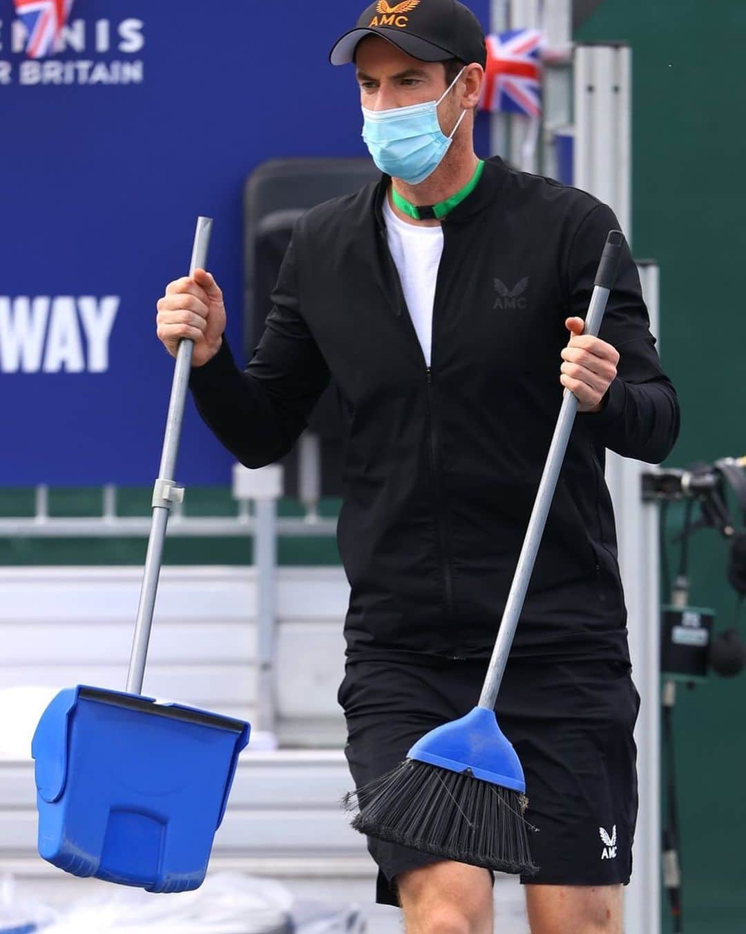 アンディ・マレーのインスタグラム：「Caption this....  #tennis #garbage」