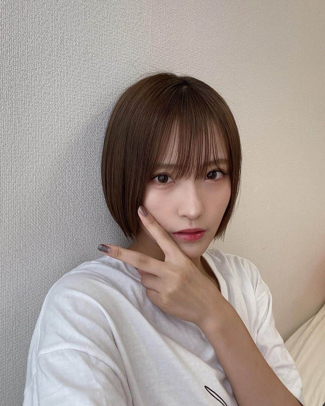 のインスタグラム：「久しぶりに #セルフネイル 🌏﻿ ﻿ ﻿ 3色混ぜて #ニュアンスネイル ﻿ マニキュアでやったので簡単に落とせるから楽ちん✌🏻 ﻿ ﻿ ﻿」