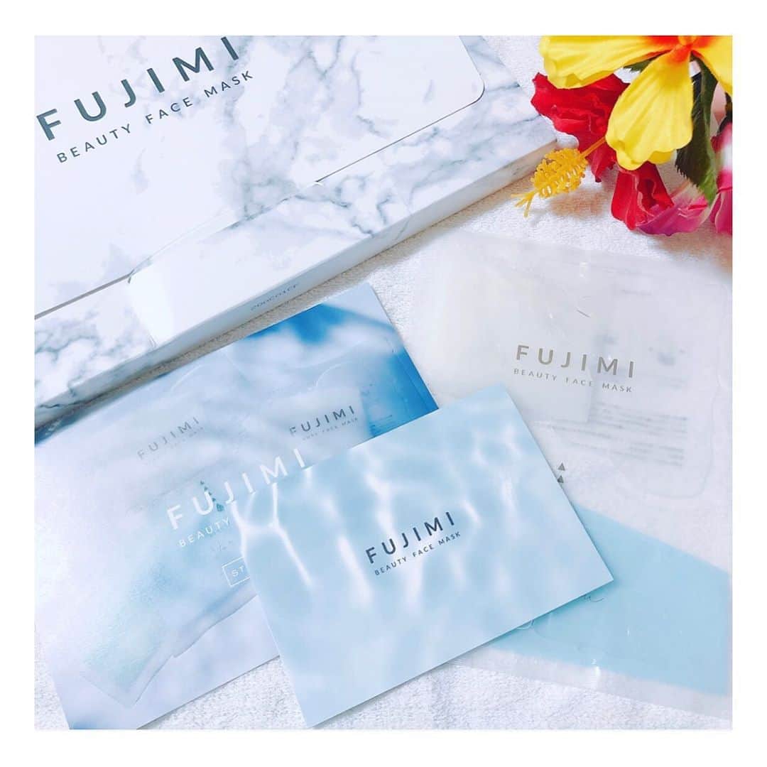 愛聖りさのインスタグラム：「.﻿ なんと #FUJIMI さん、﻿ #フェイスマクス も発売されてます👏﻿ もちろんこちらも肌診断で﻿ 1人1人に合ったフェイスマスクを﻿ 処方してくれます😌✨﻿ .﻿ パック大好き人間の私も、﻿ 自分のために調合されたマスクを使うのは﻿ 初めてです🥺💖感動！！！﻿ .﻿ サプリ×パックで中からも外からも﻿ 美しくなります😤🔥 . #pr #パーソナライズマスク #フェイスパック #美容」