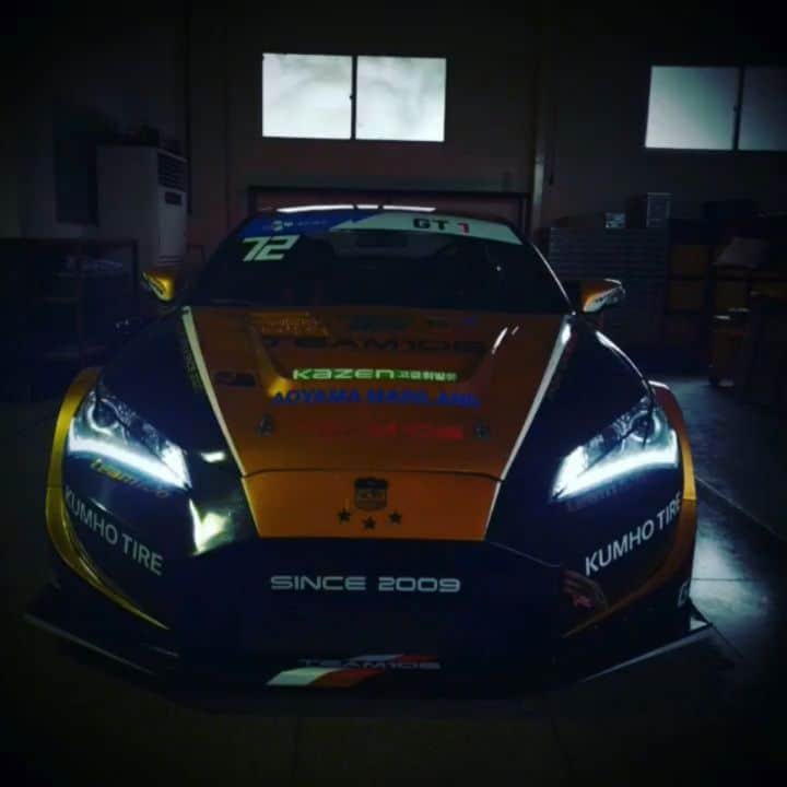 リュ・シウォンのインスタグラム：「. #TEAM106⭐GT1 머쉰 부활📌 . #3.8엔진/밋션/더블클러치/LSD/배선/로우.어퍼암...etc~전부교체~!!! . #테이크다운/스티커랩핑~완료✔ #모든준비....끝📌📌 . .」