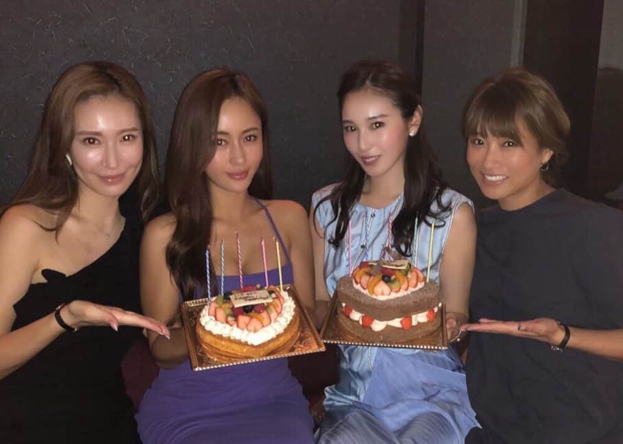 RISAのインスタグラム：「大好きなみんなに お祝いしてもらったぁ🥺❤️ さきこのお祝いと思ってたら まさかの自分も！！ サプライズびっくりした🤣 色々考えてくれて嬉しいな✨ かわいいケーキ🎂にプレゼント🎁まで、、、 幸せすぎる❤️❤️ ありがとう、、、😌」