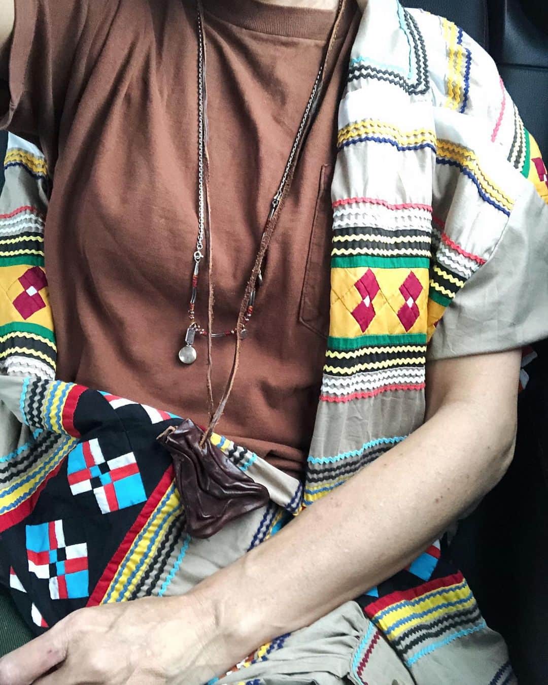 のインスタグラム：「ほぼほぼちゃんと外出しないから  メイクもしなければオシャレすらしない というかする必要がない でもそんな手抜きで済むような毎日で今年を終わりたくないからちゃんとしようと思い直した  ちなみにこれはいつかの格好  #swellvtg #毎週ちゃんとした格好で #インスタライブするとか #そういうのが必要かも #オシャレを忘れてはいけない」