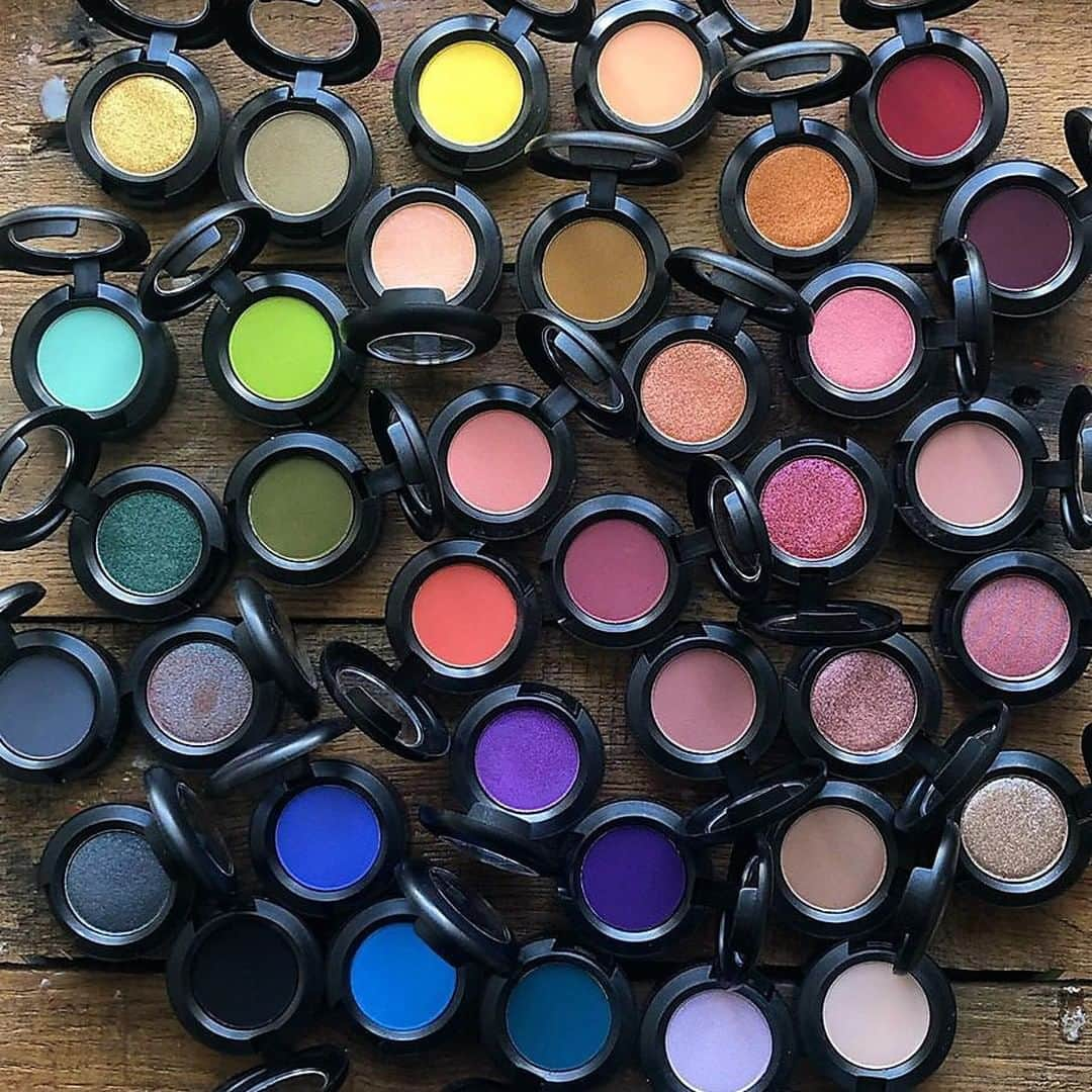 メイクアップアートコスメティックスさんのインスタグラム写真 - (メイクアップアートコスメティックスInstagram)「Which dare-to-wear shade have you had your eyes on? See every Eye Shadow hue on you with Virtual Try-On. #MACEyeshadow #Regram @annadoneganmakeup」8月3日 23時00分 - maccosmetics