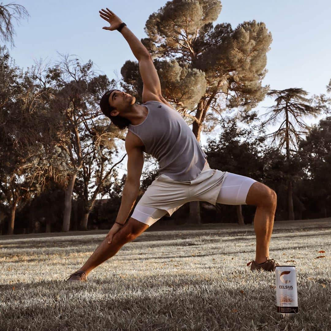 ブレイク・マイケルのインスタグラム：「Park flow with none other than @celsiusofficial. Take time to recharge. ITS OKAY to take time for yourself!⁣ ⁣ As Thomas Moore, author of Care of the Soul, says, "We seem to have a complex about busyness in our culture. Most of us do have time in our days that we could devote to simple relaxation, but we convince ourselves that we don't....⁣ ⁣ we don't get a lot of support in this culture for doing nothing. If we aren't accomplishing something, we feel that we're wasting time." ⁣ ⁣ It's important to take time to stretch, breathe, meditate... If you and your inner self have been out of touch make the decision today to build a new relationship with someone who deserves attention — you.⁣ ⁣  #celsiuslivefit #celsiusbrandpartner #yoga #flow」