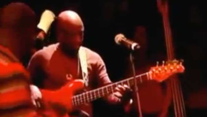 ワイクリフ・ジョンのインスタグラム：「Happy Monday let’s all pick up our pads and take notes as @princewonda  gives us a bass lesson 🇭🇹🙏🎸」