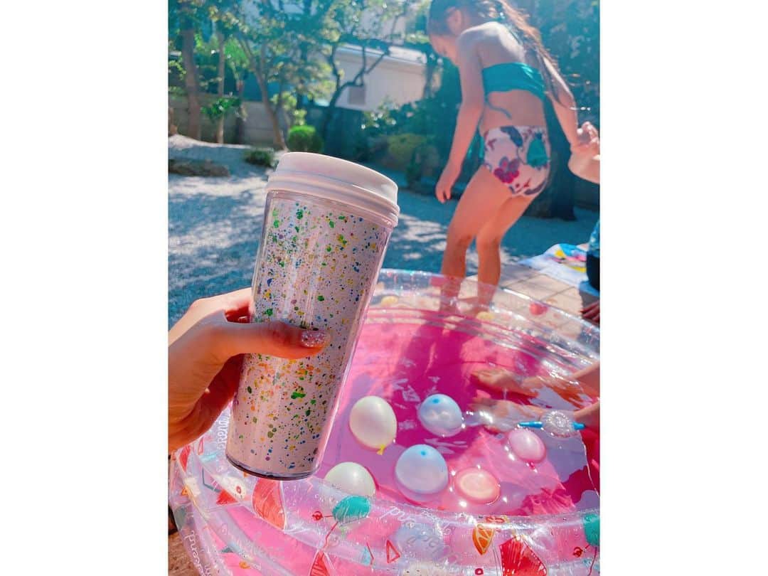 高橋有紀子さんのインスタグラム写真 - (高橋有紀子Instagram)「* クリクラのウォーターサーバーを使い始めてから 生活の質が高くなったことを日々実感中。  氷を入れなくても冷たい飲み物で水分補給できるし、 お湯を沸かさなくてもすぐにホットが飲めるし、 重たい買い物をしなくて良くなったし、 ペットボトルのゴミが出なくなったし、 災害備蓄の心配も軽減されたし、 何より一番は子どもが好きなタイミングで 自分で飲めるのが嬉しそうで本当助かってます🥺🙏🏽✨ * * 毎日の育児に家事に仕事で心身共にヘトヘトだから こういう小さな事から余裕を持てたら良いよね🥰🌈 * * @39_editors  #クリクラFit #ウォーターサーバー #ウォーターサーバーのある暮らし #クリクラアンバサダー#おうち時間 #子育て #女の子ママ #アラサーママ #サスティナブル #エコ #PR」8月3日 23時24分 - yukko816