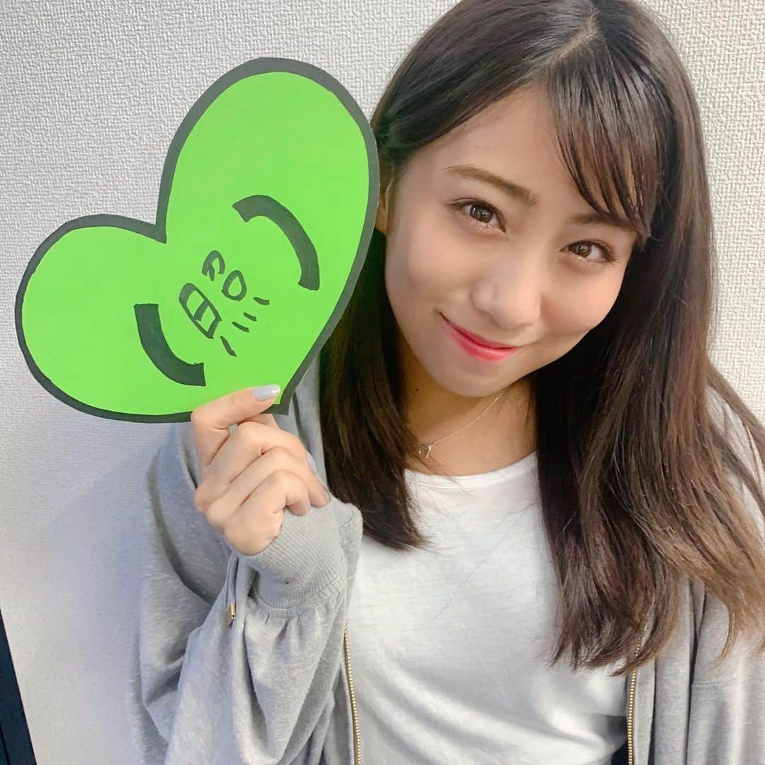のインスタグラム：「ライブみんな褒めてくれてうれしかった(照) 明日の0時まで生配信ライブのアーカイブ残ってます！ぜひみんな見てくださいな〜🥰👏#シャチZERO」