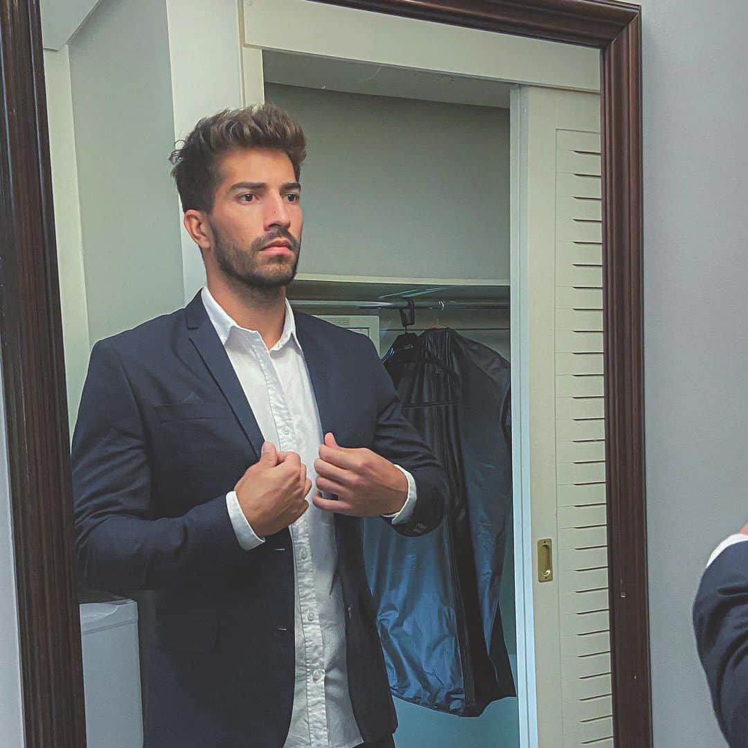 のインスタグラム：「👔」