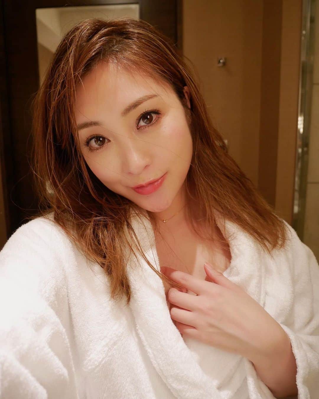 辰巳奈都子のインスタグラム：「goodnight💋*･゜ﾟ･*:.｡..｡.:*･'*:.｡. .｡.:*･゜ﾟ･*  テレビ電話企画📞トークポート 次回日程… 8月9.15日21時〜残り5枠 8月16日12時〜残り5枠  です👼🏻 予約はプロフィール欄URLからできます🌸  #おはよう#フォロワー#60000人 #突破#みなさん#フォロー #ありがとう#ございます#ありがとうございます#hotel #めざせフォロワー70000人 #せるふぃー#セルフィー#selfie#photo#自撮り #下着#lingerie #ランジェリー#hotel#room#gm#グラビア#gravure」