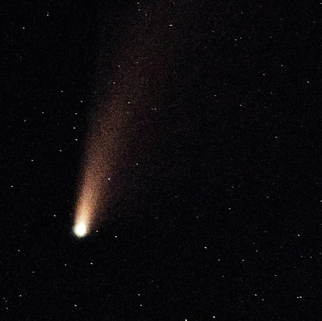 ナショナルジオグラフィックさんのインスタグラム写真 - (ナショナルジオグラフィックInstagram)「Photos by @stephenwilkes  NEOWISE is a long-period comet discovered by astronomers on March 27. At that time, it was 190 million miles away from the sun and 160 million miles away from Earth. By July, it was bright enough to be seen by the naked eye. It’s one of the brightest comets in the northern hemisphere in the last 23 years.  I took this on Block Island. A beautiful, clear night allowed me to capture the subtle color changes in the comet and the details of the sky, about an hour after sunset. Definitely worth the effort to see this magic. I feel fortunate to have captured the comet as it won’t be visible again for another 6,800 years. To see more from my travels near and far follow me @stephenwilkes. #neowise #comet #fujifilm #GFX100 #blockisland」8月3日 23時40分 - natgeo