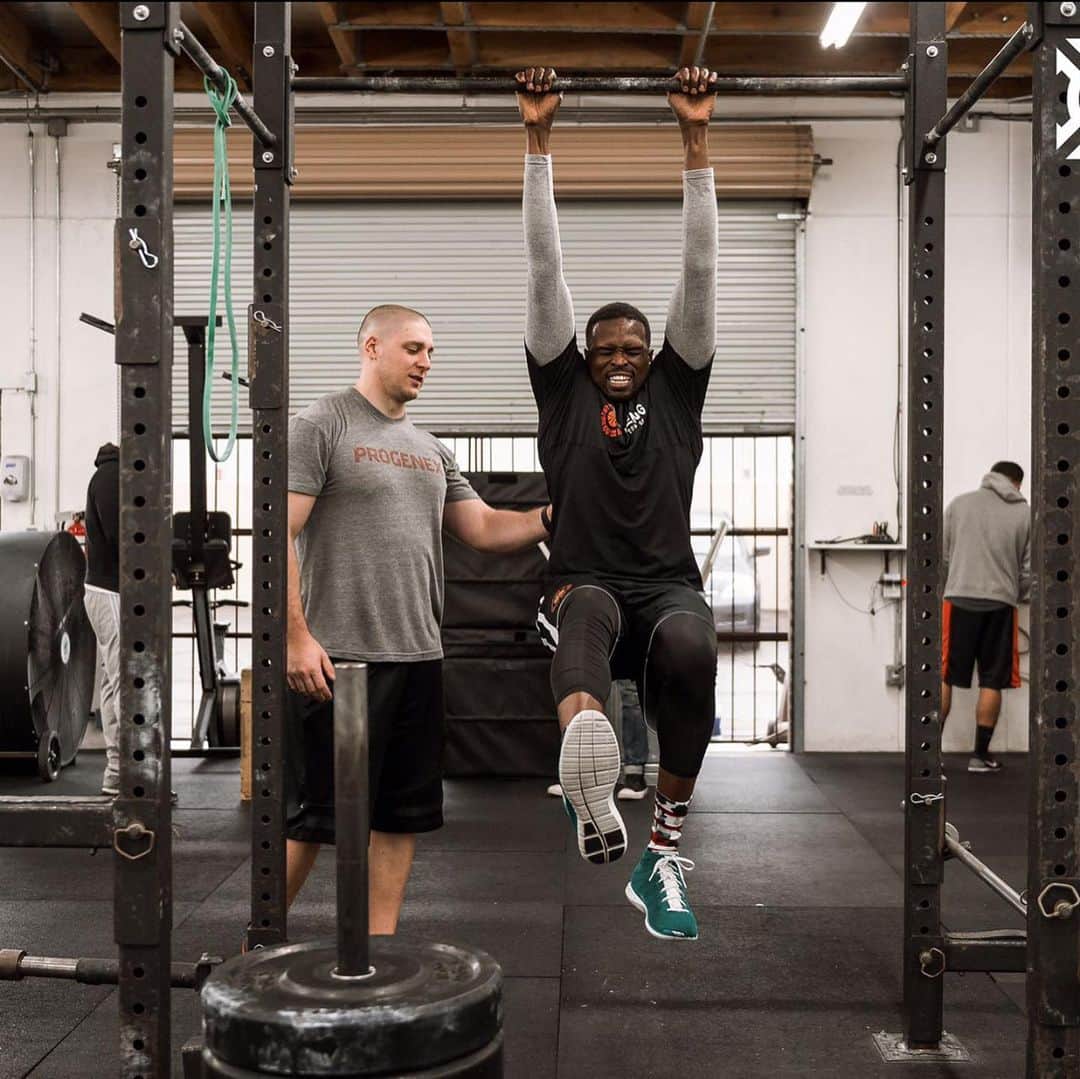ルオル・デンさんのインスタグラム写真 - (ルオル・デンInstagram)「“Whatever the mind of man can conceive and believe, it can achieve.” – Napoleon Hill   Strength and growth come only through continuous effort and struggle.  Renew, release, let go. Yesterday’s gone. Don’t be afraid to be great. @jacob.w.ross 💪🏿 @dengcamp @ssbfed   #mondaymotivation #mondayquotes  @barbellbrigade」8月3日 23時48分 - luoldeng9