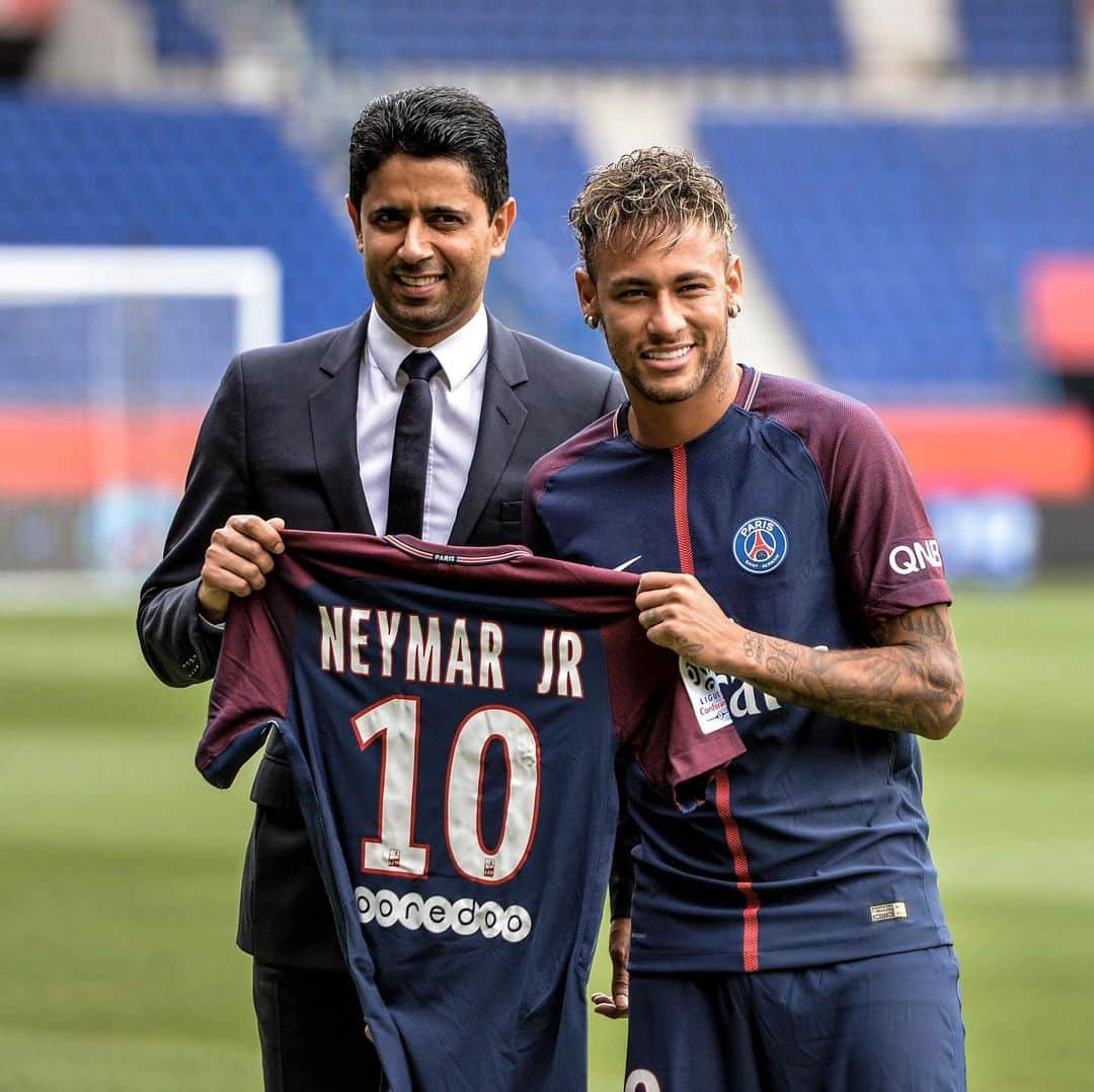 リーグ・アンさんのインスタグラム写真 - (リーグ・アンInstagram)「🔙 Il y a 3 ans, @neymarjr débarquait au @psg 🇧🇷   🔙 On this day 3 years ago, @neymarjr arrived at @psg 👋   #ligue1ubereats #neymar #psg #neymarjr #parissaintgermain #whereisfootball」8月3日 23時52分 - ligue1ubereats