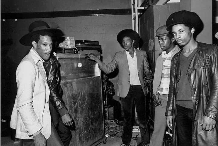 のインスタグラム：「Ladbroke Grove Sound System. London, 1981.  Photo via @britishculturearchive, from their recent feature with photographer @janettephoto」