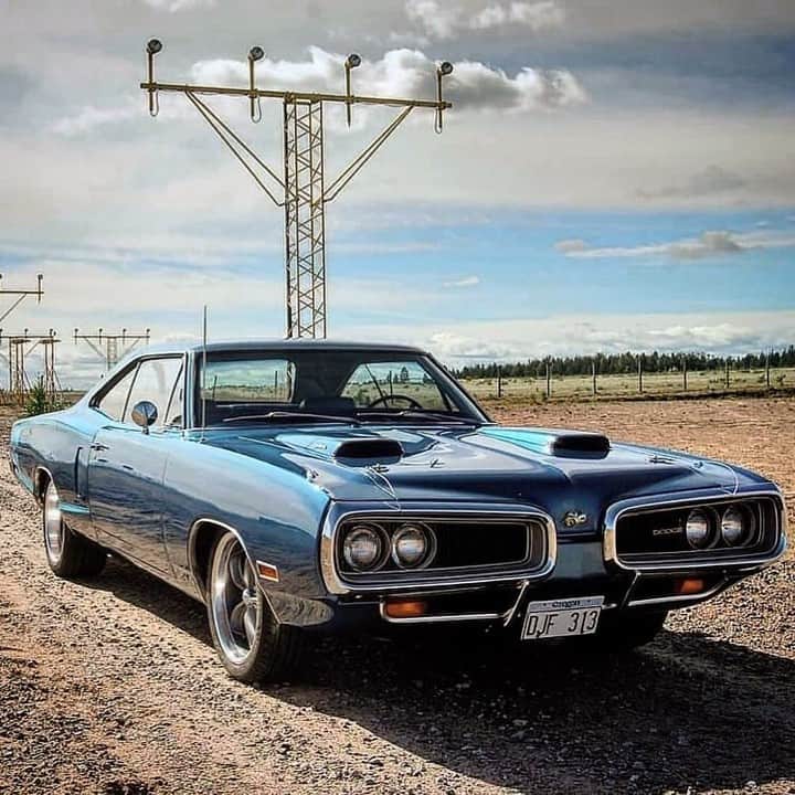 Classics Dailyさんのインスタグラム写真 - (Classics DailyInstagram)「#ClassicsFeature _____ Beautiful 1970 Dodge Super Bee. For the 1970 model, the Super Bee received a redesign and a new front-end that consisted of a twin-looped front bumper that @dodge Public Relations referred to as "bumble bee wings" _____ #classiccar #musclecar #hotrod #protouring #prostreet #restomod #classicsdaily #streetrod #streetcar #customcar #hotrods #streetrods #dodge #superbee #70superbee #mopar」8月4日 0時01分 - classicsdaily