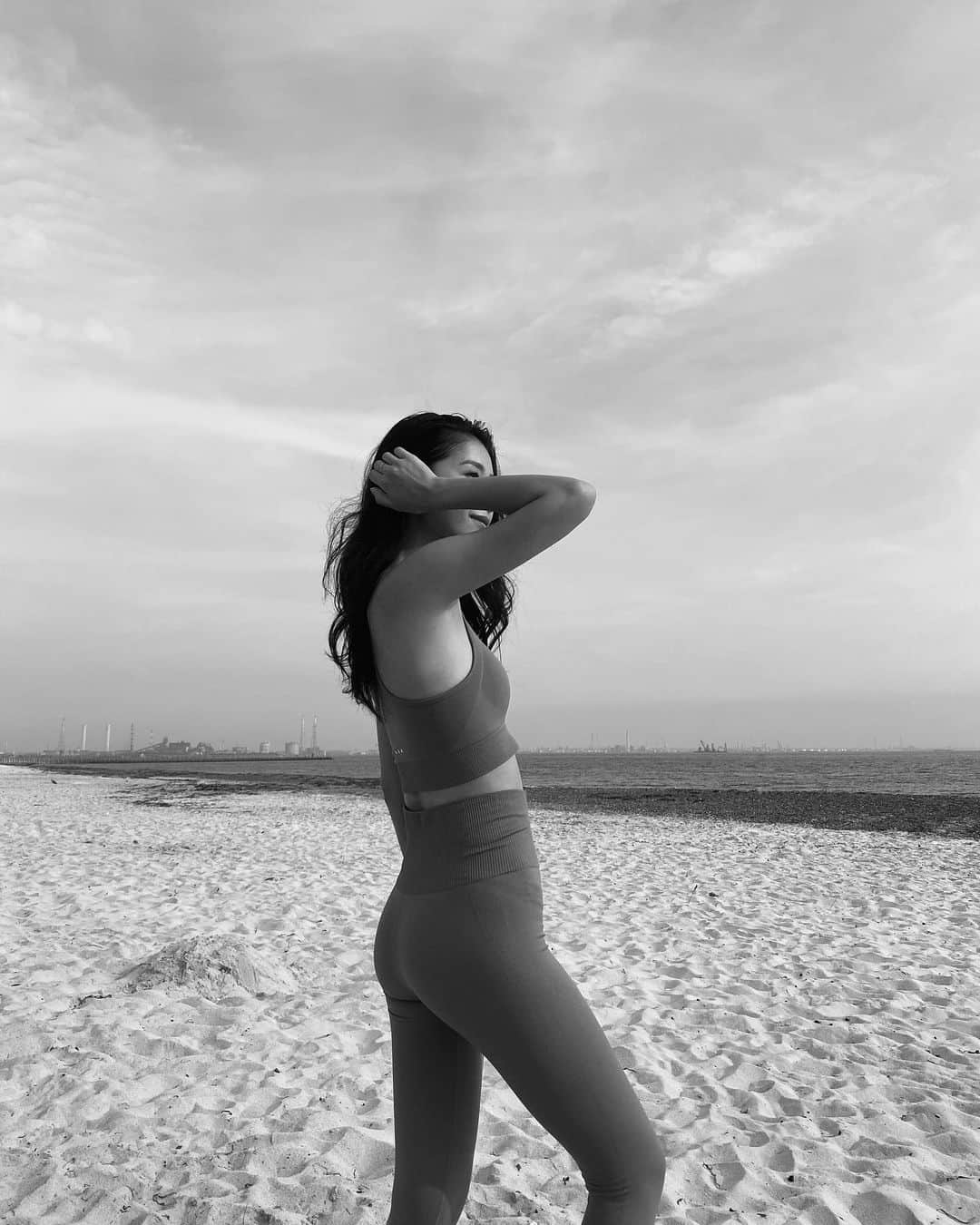 恵里花のインスタグラム：「撮影で今日から﻿ 自然に囲まれた場所に来ています📸👣﻿ ﻿ 久しぶりに澄んだ空気を吸って﻿ 心も体もリセットされた気分🧘🏻‍♀️🌿﻿ ﻿ 気合を入れて明日は朝から頑張ろう❗️﻿ ﻿ #フリーモデル﻿ #フリーランスモデル」