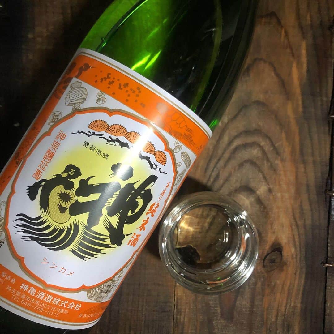 直樹 加藤さんのインスタグラム写真 - (直樹 加藤Instagram)「.. 神亀酒造のオレンジ。  神亀酒造らしく無い、なんともクセの無い素直な味わいの火入れです。  これが、向井酒造さんの大漁旗特純の味わいと、めっちゃ被るんですよ。  飲み比べ、ホント面白いです。」8月4日 0時15分 - daimonjiyakatonaoki