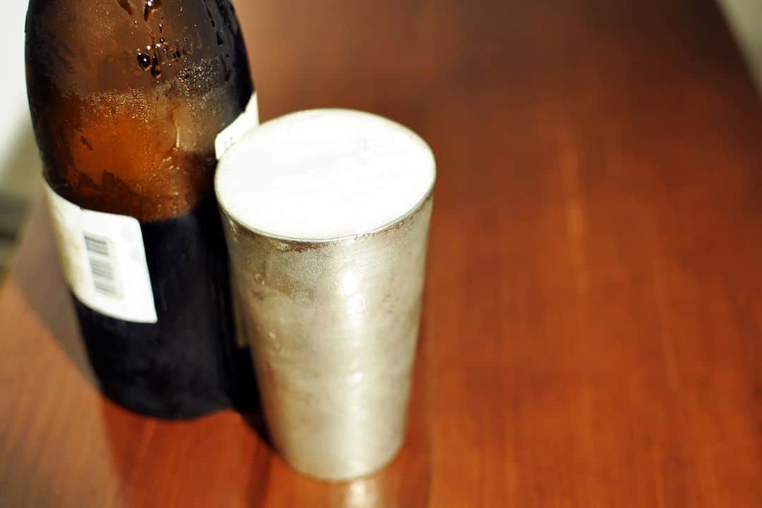 職人.comさんのインスタグラム写真 - (職人.comInstagram)「枝豆とビールについて英語で投稿いたしました。西川登竹細工のそばざるが再入荷いたしましたので、ぜひご検討くださいませ。 https://www.shokunin.com/jp/nishikawanobori/soba.html  Edamame, also known as "green soybean," is widely popular as a snack for beer in Japan. It is a soybean that is harvested before it ripens. It is called "edamame (stem bean)" as it was initially boiled along with its stems. Though it is not certain when the Japanese started to eat edamame, it is said that it existed since the Nara or Heian period. Literature in the Edo period describes "edamame sellers" that appeared in the streets during summertime.  Edamame, alike a ripen soybean, is rich in energy, fats, and high-quality proteins. Further, it contains vitamins A and C, which the normal soybeans do not contain, and it is also rich in vitamin B1. Vitamin B1 improves sugar metabolism and keeps the nerve functions normal, thus, it supports recovery from daily and summer heat fatigue.  Additionally, a substance called methionine contained in the proteins of edamame, along with vitamins A, B1, and C helps decompose alcohol and reduces the burden on the liver. Therefore, it really makes sense to eat edamame as an appetizer for beer.  You may enjoy a beer with edamame served in Hakusan Porcelain's Hirachawan or Koishiwara ware's plates, all of which would enhance your experience, and most importantly, keep you healthy.   Nishikawanobori Takezaiku's Sobazaru https://www.shokunin.com/en/nishikawanobori/soba.html Hakusan Porcelain's Hirachawan https://www.shokunin.com/en/hakusan/hirachawan.html Okuhara Glass's Kop https://www.shokunin.com/en/okuhara/kop.html Nousaku's Beer Cup https://www.shokunin.com/en/nousaku/glass.html Koishiwara ware's Plate https://www.shokunin.com/en/koishiwara/mame.html @shokunincom  #職人ドットコム #オーガニックビール #ビールと枝豆 #枝豆とビール #キッチン用品 #台所用品 #キッチン #手仕事 #暮らしの道具 #暮らしを楽しむ #モノづくり #ものづくり #工芸品 #民芸 #民藝 #民芸品 #ビールと枝豆最高 #豊かな食卓 #キッチングラム #手作りのある暮らし #器のある暮らし #焼き物 #日本🇯🇵 #枝豆 #えだまめ #そばざる #蕎麦ざる #ヤッホーブルーイング #能作 #西川登竹細工」8月4日 0時23分 - shokunincom