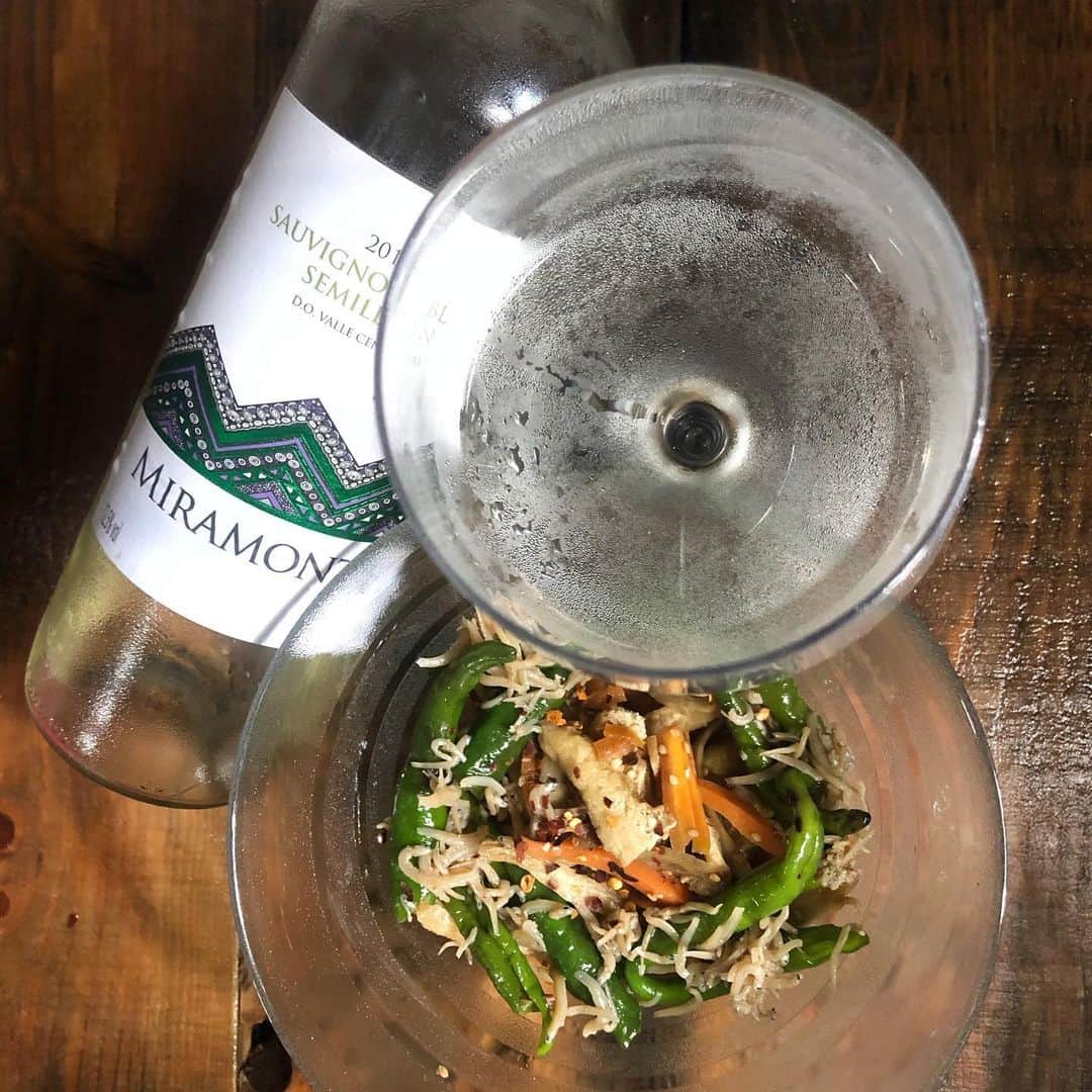 直樹 加藤さんのインスタグラム写真 - (直樹 加藤Instagram)「.. 白ワインの美味しさの要素って、青っぽい野菜の美味しさに共通項、見出せると思うんですよ。」8月4日 0時27分 - daimonjiyakatonaoki