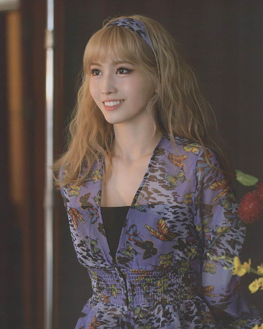 モモさんのインスタグラム写真 - (モモInstagram)「♡ [Scans] 200803 - MORE & MORE Monograph Scans -  #트와이스 #모모 #平井もも #もも #TWICE ©️oncebrasil」8月4日 0時30分 - momojype