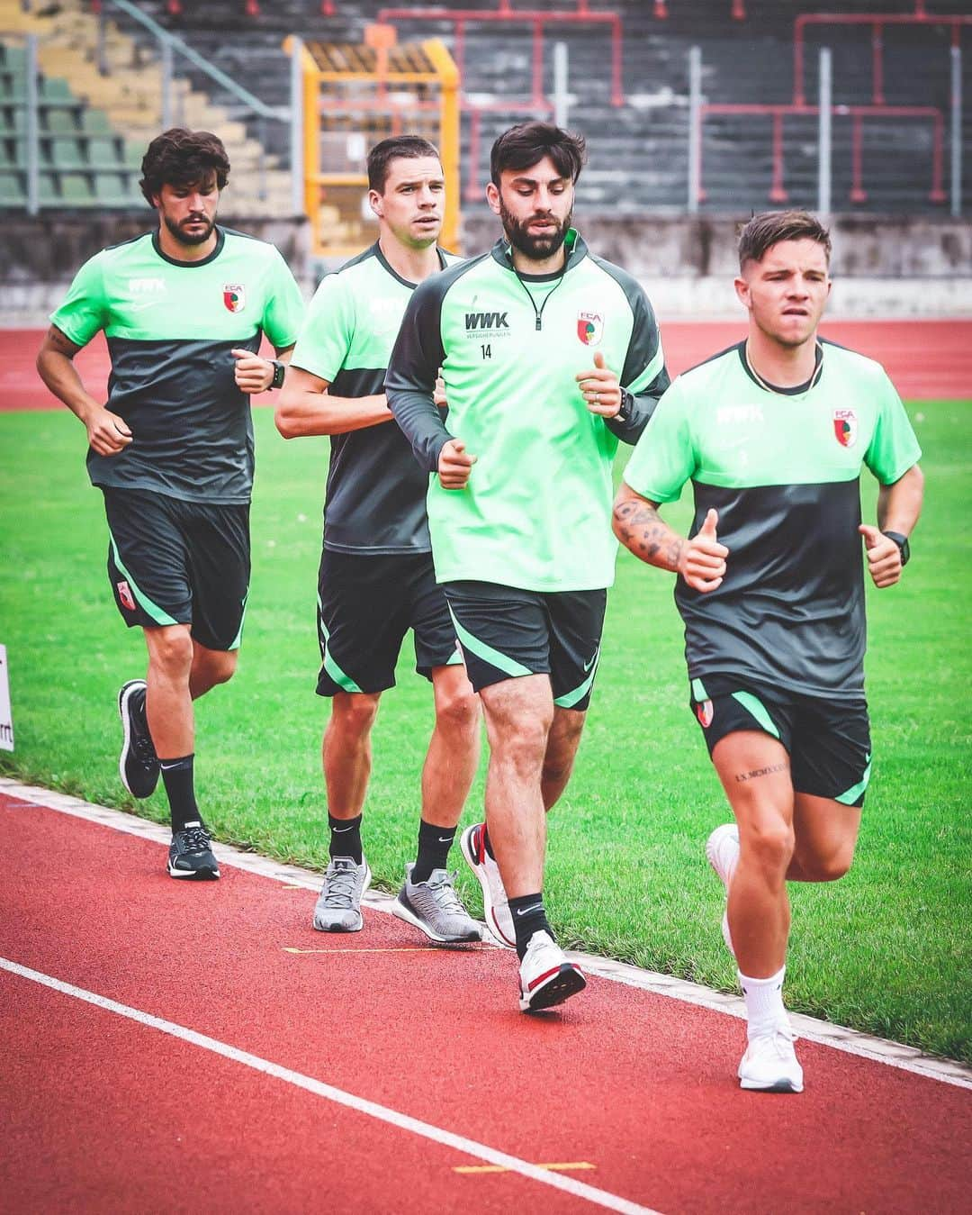 FCアウクスブルクさんのインスタグラム写真 - (FCアウクスブルクInstagram)「Here we go! 🤩😋 #WelcomeBack #FCA #FCA1907 #fcaugsburg #Laktattest」8月4日 0時43分 - fcaugsburg1907