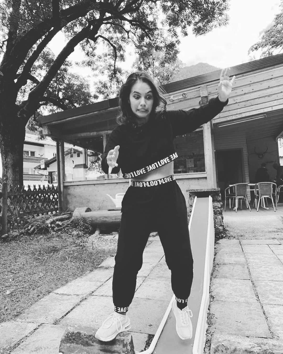 アマニ・ファンシーのインスタグラム：「Thank you @jenny.janse @myruski & @ramonaelsener I dare you all to stay strong & stay weird 🤪❣️grateful for the empowering female & male influences in my life. #happy #confident #silly」