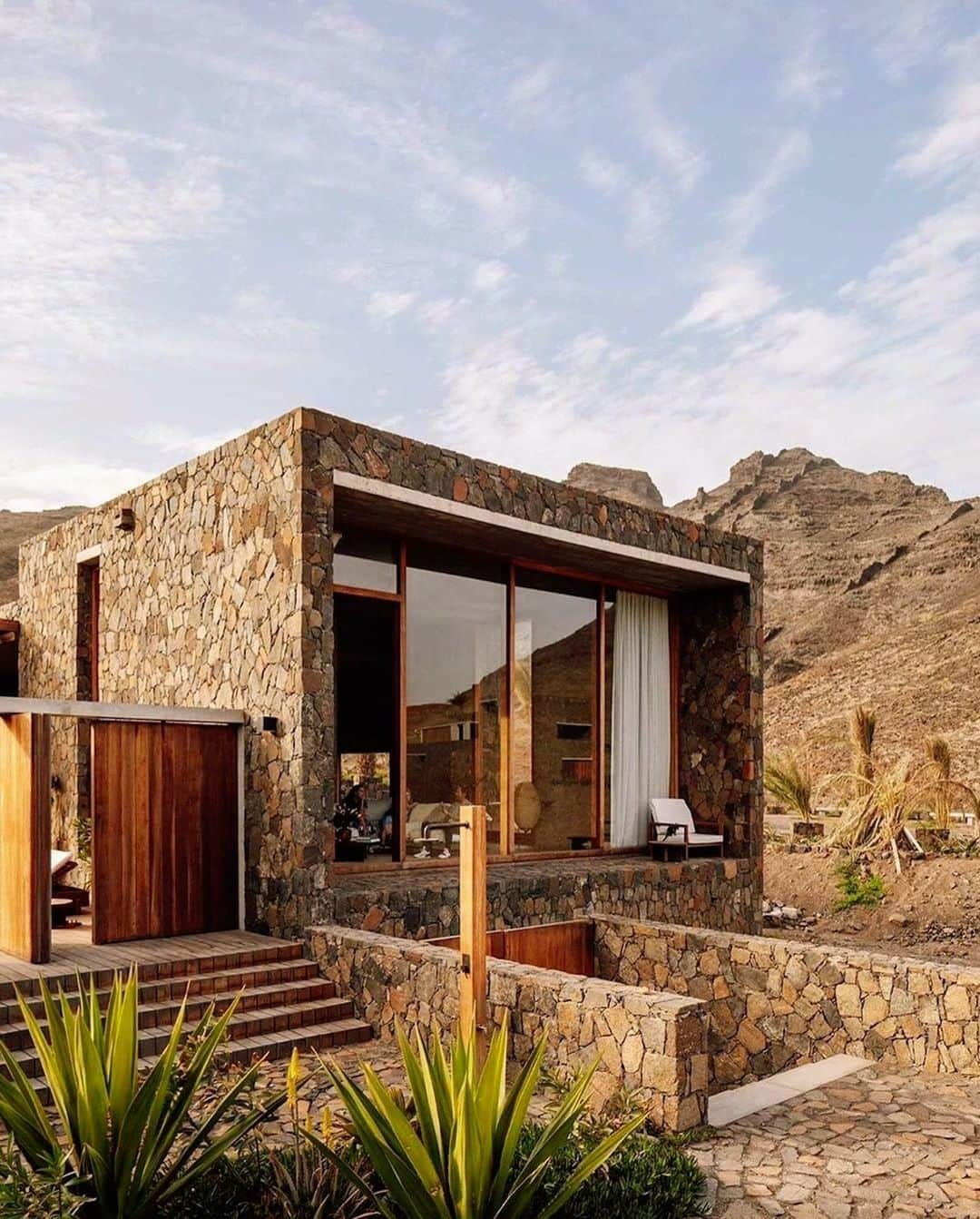 Architecture - Housesさんのインスタグラム写真 - (Architecture - HousesInstagram)「⁣ #African Style🐅 .⁣ Swipe left to discover this wonderful home placed in #CaboVerde🌅.⁣ Tag an #architecture lover!⁣ ___⁣⁣⁣⁣ 📐 @poloarchitects⁣ #archidesignhome⁣⁣⁣⁣⁣⁣ ___ ⁣⁣⁣⁣ ⁣⁣⁣⁣ #architecture_lovers #architecturephotography ⁣⁣ #architecturelovers #architecturephoto #modernarchitecture #architectures⁣⁣⁣ #archilovers #architect ⁣⁣ #naturearchitecture #africahomes」8月4日 0時50分 - _archidesignhome_