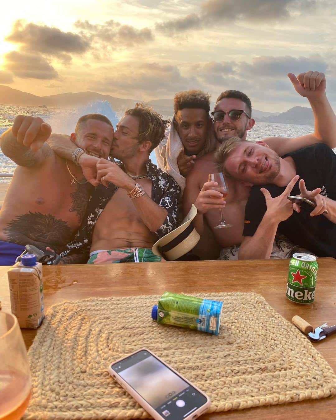 ジャック・グリーリッシュのインスタグラム：「What a week with my brothers ❤️」