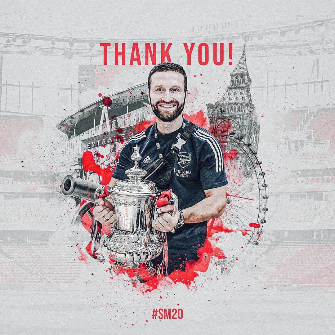 シュコドラン・ムスタフィのインスタグラム：「It was a strange season for all of us. For me the season didn't start well and unfortunately it didn't end well with the injury. My main focus was during this season to really give everything for the club, the fans and my team and therefore I`m happy and proud that we could end the season with a title 🏆. Something I have learned throughout the season is to never give up. Hard work will be rewarded, sooner or later. Just keep pushing. 19/20 - it’s a wrap 🙏🏻. 20/21 I can’t wait to get started 👊🏻 #SM20」