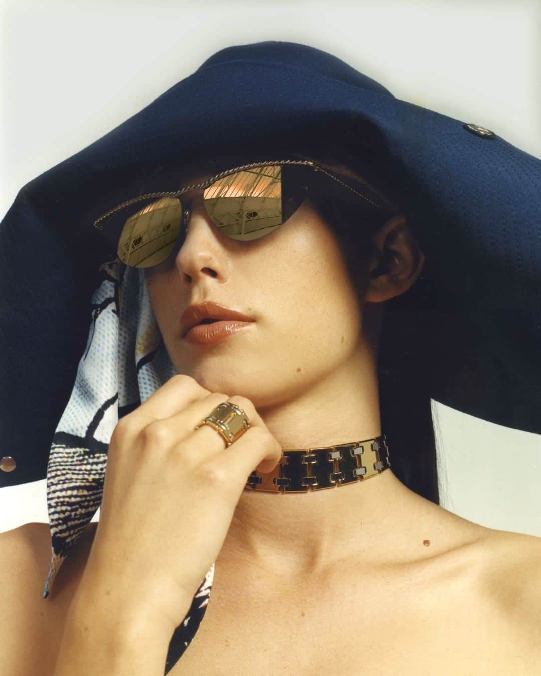 ランバンのインスタグラム：「#LanvinSunglasses, Gourmette jewelry, gazar hat and Little Nemo silk lame scarf. Available now via link in bio and in stores. #LanvinSS20 #LanvinAccessories #Lanvin」