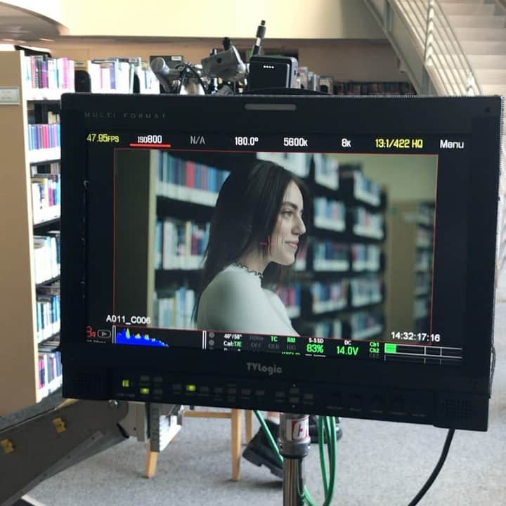 パイパー・アメリカ・スミスのインスタグラム：「I miss being on set 🤍 @alex.raiman @joreyworb」