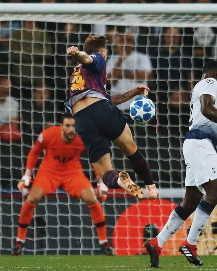 イヴァン・ラキティッチのインスタグラム：「D-5! Can’t wait for the @championsleague to come back! And you? 🤩⚽️ #ivanrakitic #fcbarcelona #championsleague」
