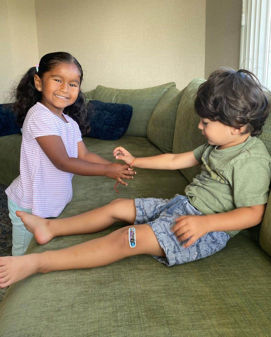 サニー・レオーネさんのインスタグラム写真 - (サニー・レオーネInstagram)「Happy Raksha Bandhan to all our brothers and sisters out there!   Love @dirrty99 Nisha, Asher and Noah and ME!」8月4日 1時04分 - sunnyleone