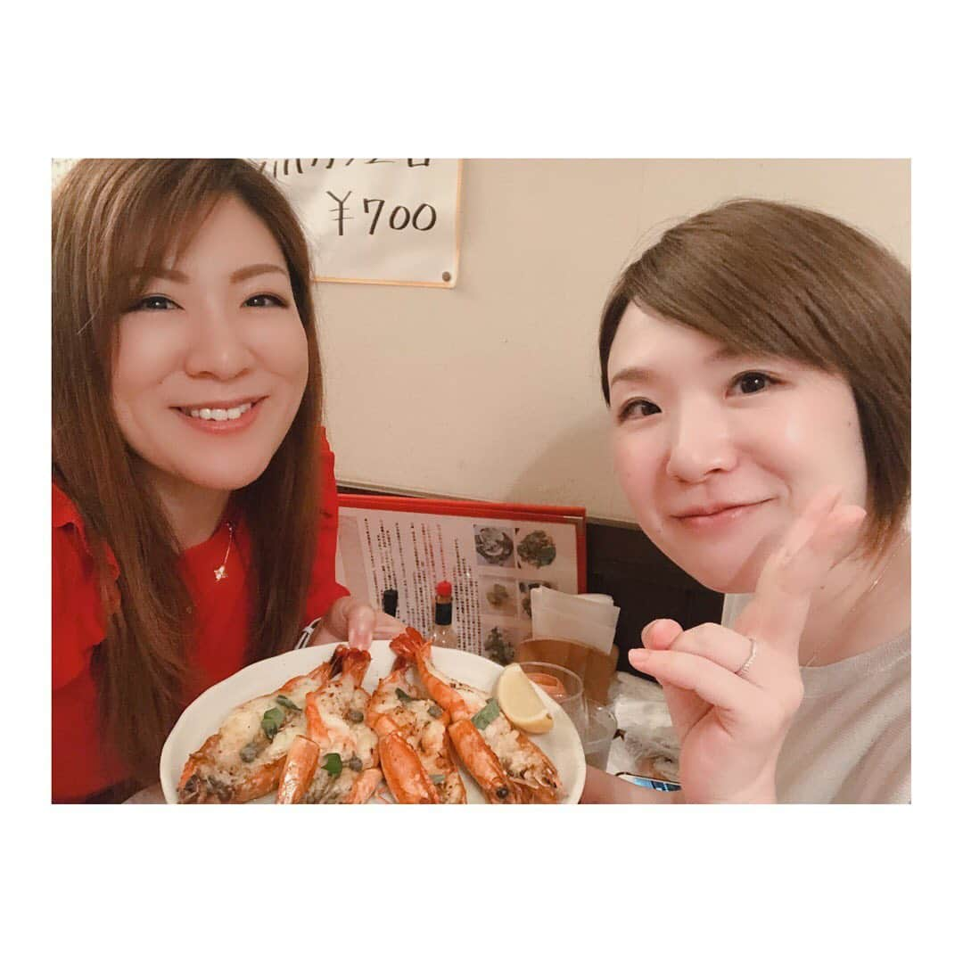 中島安里紗のインスタグラム：「先日、姉妹で3ヶ月半遅れの誕生日会をしました🎂🎉 2人とも4月生まれ🌸 久しぶりに姉妹でゆっくり話せました🍷 . 今回のお店はJWP時代からお世話になっている、川口にあるフランス料理のお店🇫🇷 【ブラッセリーイイダ】さんです🍴✨ 写真を見てもらえればわかると思いますが、本当に最高のお料理をカジュアルにいただける、とっても素敵なお店です🍷🇫🇷✨ . ①鮮魚のカルパッチョには、なんとフグも🐡 ②女子がだいたい好きなアヒージョ。私も大好き😋 ③以前お店のインスタで見て『食べたい！』と言っていた、桃と生ハムのカッペリーニ🍑 フレッシュな桃の甘さ×生ハムの塩気が期待以上でした🤤💕 ④海老好きって伝えたら🦐 ⑤海老三昧っ🦞 オマール海老ですって✨ みそ？まで最高すぎた😭✨ ⑥ここまででお腹パンパンでしたが、我々姉妹、お肉は別腹✨ とか言いつつ、下のマッシュポテトも気づいたらパクパク進んじゃいました🤣 ⑦デザートはお店イチオシのプリン🍮と超濃厚なチョコレートケーキ❤️ . お腹いっぱい！ 本当に幸せになりました☺️✨ シェフのはるさん、ありがとうございました🕊 . 絶対に皆さんに行っていただきたい、おすすめのお店です🇫🇷 川口駅から徒歩10分！ ウーバーイーツも始めたみたいです🏍 そちら方面に行かれる方は是非に！！ . https://b-iida.com . #中島安里紗 #姉妹 #誕生日 #川口 #川口グルメ #川口市 #川口駅 #美味しいお店 #美味しいもの #食 #食べるの大好き #フランス料理 #おすすめのお店」