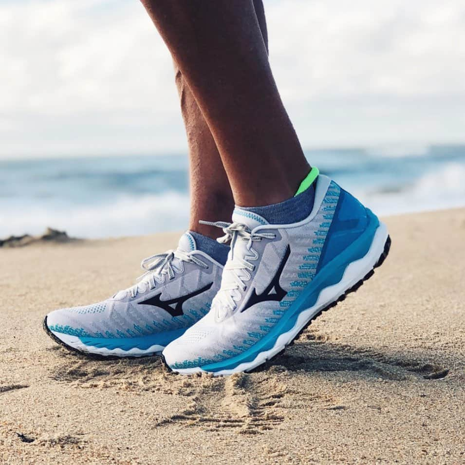 MizunoRunningさんのインスタグラム写真 - (MizunoRunningInstagram)「If you've had a chance to try the Wave Rider 24, and felt like you couldn't get enough of the MIZUNO ENERZY then look no further than the #WaveSky 4 WAVEKNIT™...with the full bottom foam layer of MIZUNO ENERZY, you will feel ready to fly through your next run. 📸: @paceofme」8月4日 1時11分 - mizunorunningusa