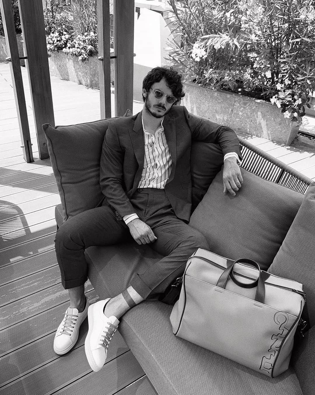 カナーリのインスタグラム：「A relaxed yet dapper #CanaliSS20 look worn by Giovanni Masiero. #Canali1934 #MadeInItaly #menswear #menstyle」