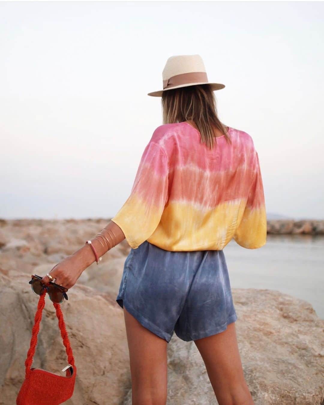 チェイサーのインスタグラム：「Happy Monday! We are ready for whatever this week throws at us👏🏽💘 @chon.and.chon #chaserbrand #tiedye #tiedyeromper」