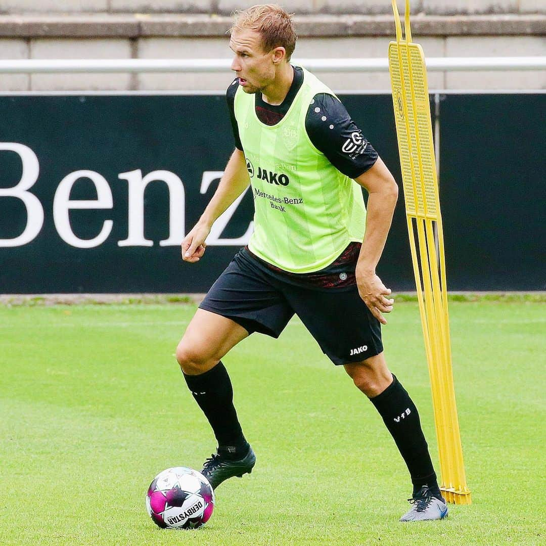 ホルガー・バトシュトゥバーさんのインスタグラム写真 - (ホルガー・バトシュトゥバーInstagram)「OFF WE GO! Trainingsauftakt @VfB 👊🔥 #bundesliga #HB28」8月4日 1時24分 - hbadstuber