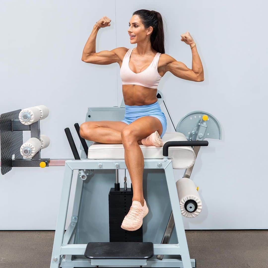 Alexia Clarkさんのインスタグラム写真 - (Alexia ClarkInstagram)「New month New day New workout NEW YOU  Everyday you wake up you are a new, stronger, wiser and beautiful self! You have new decisions to make each day and we make those decisions by the lessons we have learned the days before. You have a NEW opportunity each day to make a positive difference not only in your own life but also in those around you!   Get 25% off my online program!! HOME & GYM WORKOUTS. NUTRITION PLAN AND A BRAND NEW AB CHALLENGE!  www.alexia-clark.com   #alexiaclark #queenofworkouts #new #newyou #newmonth #fitness #fitfam #motivation #fitnessmotivation #fitforHisreason #inspire #fitnesspro #personaltrainer」8月4日 1時27分 - alexia_clark
