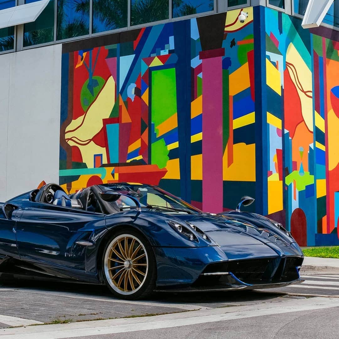 パガーニ・アウトモビリのインスタグラム：「Color is a power which directly influences the soul - Kandinsky⠀ ⠀ #pagani #huayra #huayraroadster」