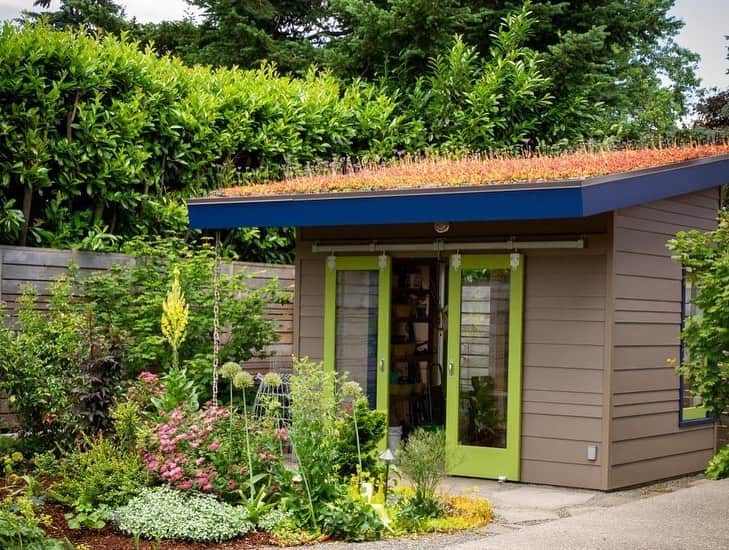 HGTVさんのインスタグラム写真 - (HGTVInstagram)「Go-go, garden shed! 😍 Store garden tools, off-duty muck boots and those shrubs waiting to be planted in one of these charming work areas brimming with character. 👩‍🌾 We found 20 great garden sheds and potting benches that you'll want in your backyard, and they all live at the link in our profile. 🔝⁠⠀ ⁠⠀ #garden #gardening #vegetablegarden #victorygarden #gardenshed #pottingbench #greenthumb⁠⠀」8月4日 1時37分 - hgtv