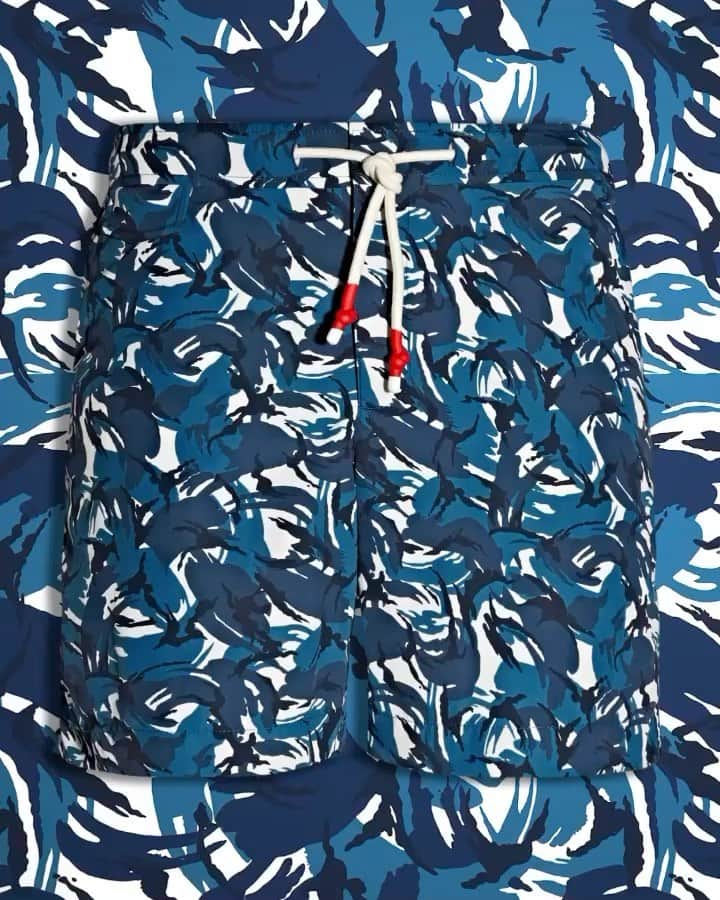 オールバーブラウンのインスタグラム：「These swim shorts are anything but Standard. Giving you the best of both worlds - our Standard swim shorts have a tailored aesthetic with flexibility around the waist. They're smart enough to wear both in and out of the pool. Tap to shop or explore more of our Standard swim collection via the link in bio. ⤴️ #OrlebarBrown #DoseOfSun #OBsAroundTheWord」